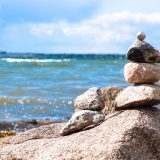 <p>Giống như một người tù được phá bỏ xiềng xích. Vipassana giúp bạn nhận ra những thứ đang ràng buộc mình bấy lâu nay, và từ từ chặt bỏ chúng để được tự do, hạnh phúc thực sự.</p>
